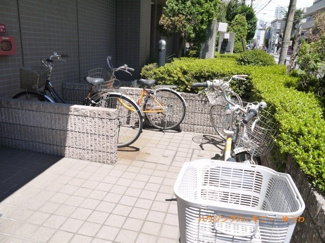 【その他共用部分】 | 敷地内に、駐輪場が有ります。