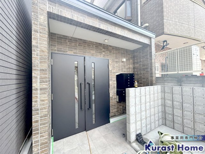 【エントランス】 | エヌエムキャトフヴァンオンズ　道明寺新築マンション1棟貸