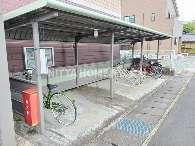 グラン　エストⅠのその他共用部分|屋根付きの駐輪場は無料です●
