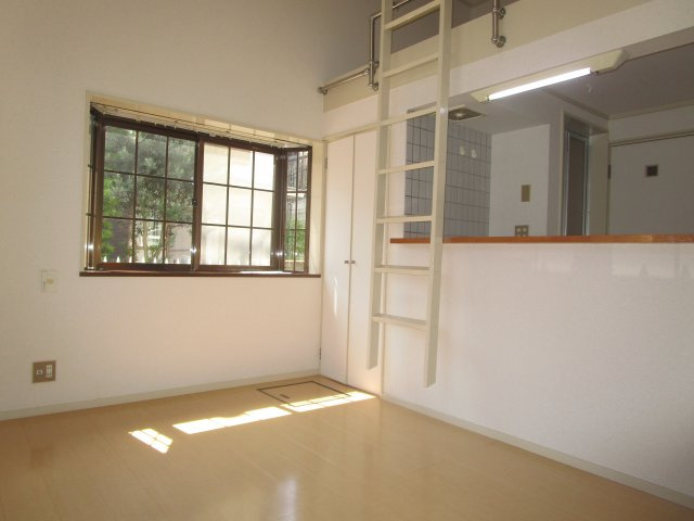 【洋室】 | エスぺランサⅡ | 陽当たり良好なお部屋♪
