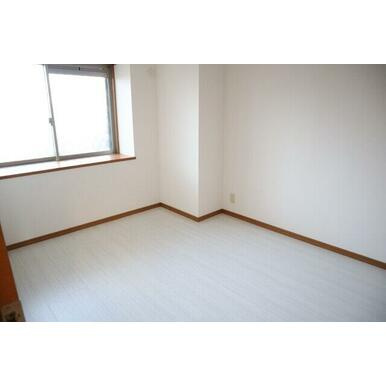 熊本市東区長嶺南４丁目の賃貸マンションの洋室