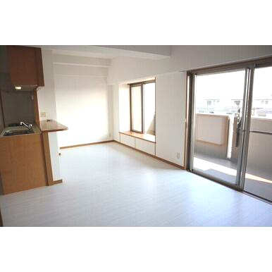 熊本市東区長嶺南４丁目の賃貸マンションの居間・リビング