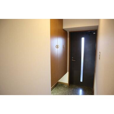 熊本市東区長嶺南４丁目の賃貸マンションの玄関