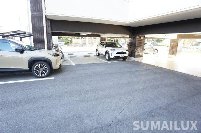 熊本市中央区新大江１丁目の賃貸マンションの駐車場