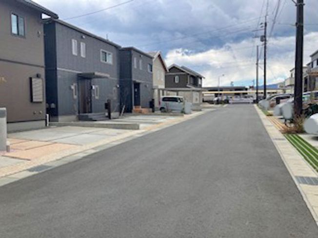 【前面道路含む現地写真】 | 御殿場市川島田 中古住宅 EH05561 | 御殿場市川島田　前面道路