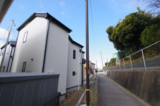 【外観】 | 画面右手が中央自動車道です。