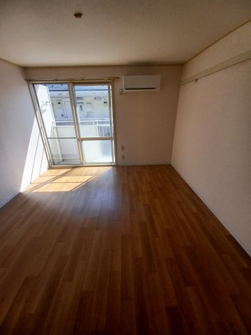 ビーフリーＢ棟の居間・リビング|使いやすいリビングです