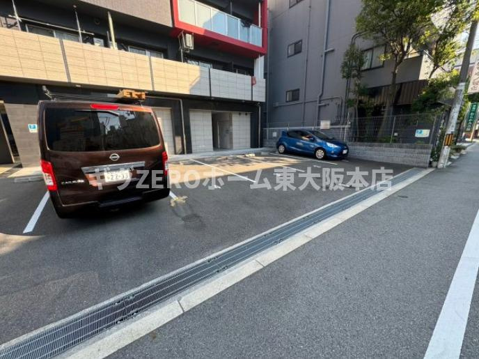 ラシーヌ天王寺町南の駐車場