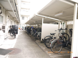 【その他共用部分】 | 敷地内に便利な屋根付き駐輪場があります。