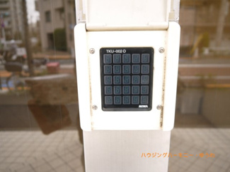 【その他共用部分】 | エントランス入り口は、夜間オートロック