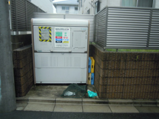 【その他共用部分】 | 敷地内ゴミ置場。