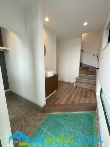 藤沢市藤が岡3丁目　新築戸建　全2棟A号棟の玄関|明るい玄関です