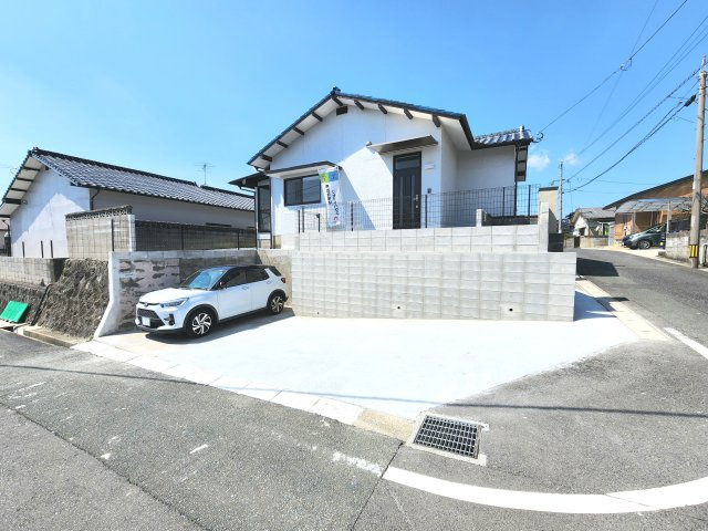 RESET HOUSE－リセットハウス－八幡西区高江4丁目1期【八幡西区　中古戸建】の外観|駐車並列3台可能な4LDK平屋♪小さな庭付き♪【八幡西区　中古戸建】