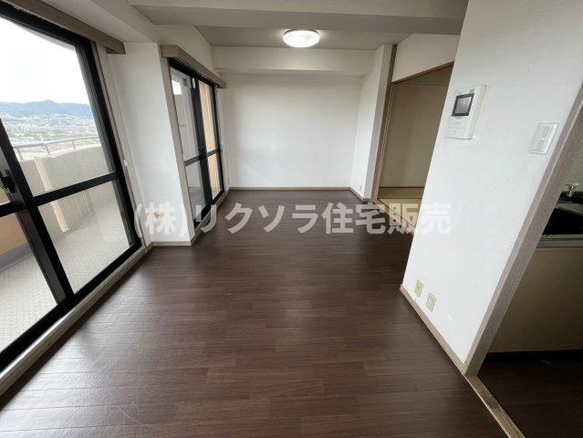 ロイヤルシャトー寝屋川オークビルのダイニング|LDK13.9帖
■物件内覧・資金計画相談・住宅ローン相談、リフォーム相談、お問合せ受付中■
※当日・翌日のご内覧、ご相談はお電話でのお問合せがスムーズです！