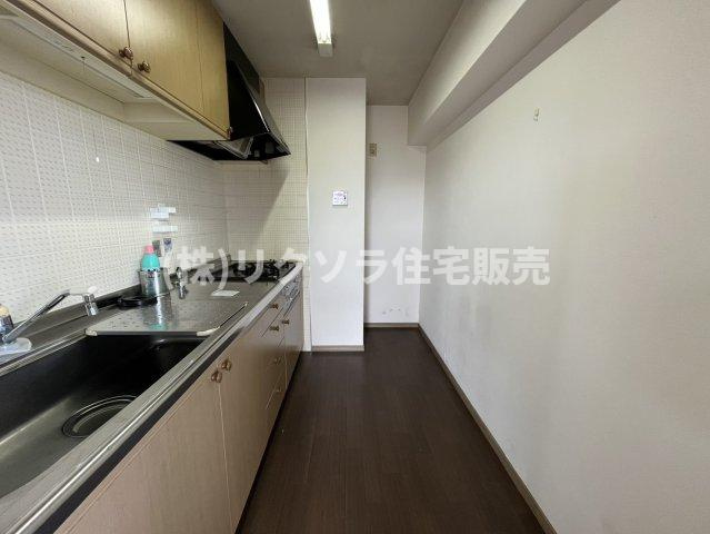 ロイヤルシャトー寝屋川オークビルのキッチン|LDK13.9帖
■物件内覧・資金計画相談・住宅ローン相談、リフォーム相談、お問合せ受付中■
※当日・翌日のご内覧、ご相談はお電話でのお問合せがスムーズです！