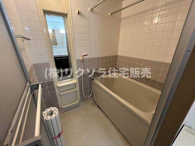 ロイヤルシャトー寝屋川オークビルの浴室|浴室乾燥機付き
■物件内覧・資金計画相談・住宅ローン相談、リフォーム相談、お問合せ受付中■
※当日・翌日のご内覧、ご相談はお電話でのお問合せがスムーズです！