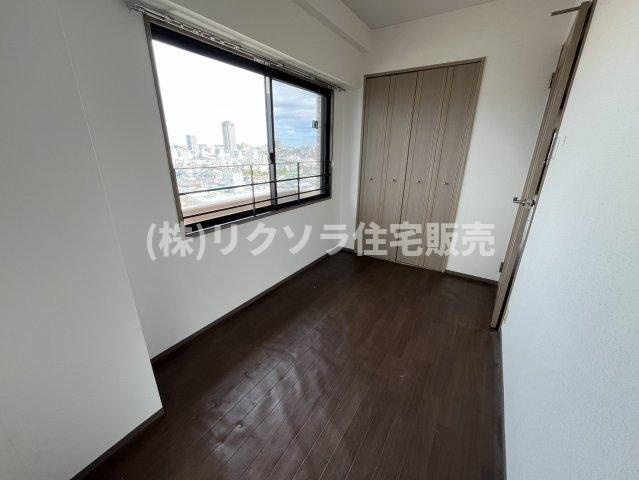 ロイヤルシャトー寝屋川オークビルの寝室|洋室4.0帖
■物件内覧・資金計画相談・住宅ローン相談、リフォーム相談、お問合せ受付中■
※当日・翌日のご内覧、ご相談はお電話でのお問合せがスムーズです！