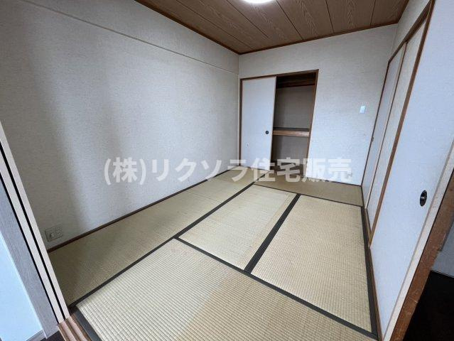 ロイヤルシャトーねやがわオークビルの和室|和室6.0帖
■物件内覧・資金計画相談・住宅ローン相談、リフォーム相談、お問合せ受付中■
※当日・翌日のご内覧、ご相談はお電話でのお問合せがスムーズです！