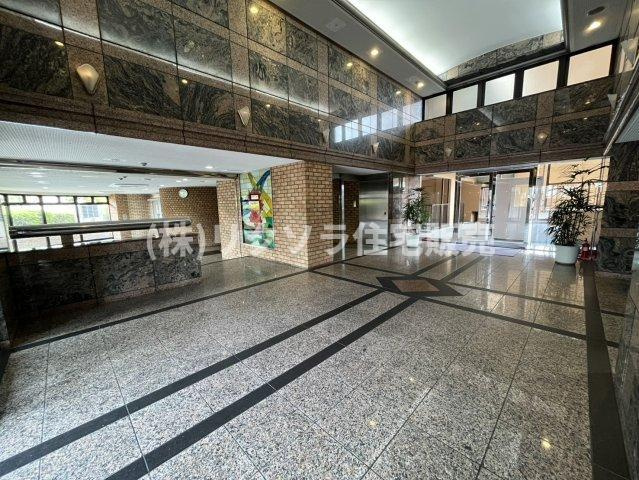 ロイヤルシャトー寝屋川オークビルのエントランス|内部
■物件内覧・資金計画相談・住宅ローン相談、リフォーム相談、お問合せ受付中■
※当日・翌日のご内覧、ご相談はお電話でのお問合せがスムーズです！