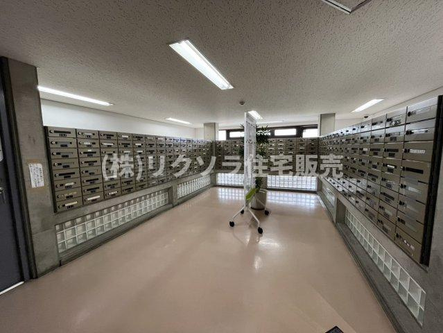 ロイヤルシャトー寝屋川オークビルの設備|集合ポスト
■物件内覧・資金計画相談・住宅ローン相談、リフォーム相談、お問合せ受付中■
※当日・翌日のご内覧、ご相談はお電話でのお問合せがスムーズです！