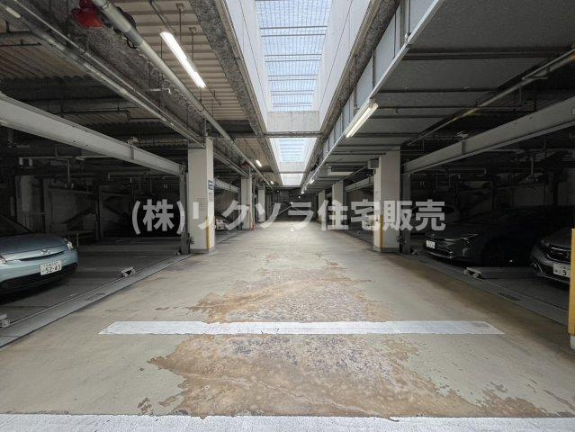 ロイヤルシャトーねやがわオークビルの駐車場|■物件内覧・資金計画相談・住宅ローン相談、リフォーム相談、お問合せ受付中■
※当日・翌日のご内覧、ご相談はお電話でのお問合せがスムーズです！