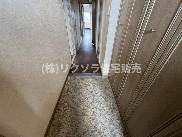 ロイヤルシャトー寝屋川オークビルの内装|玄関内部
■物件内覧・資金計画相談・住宅ローン相談、リフォーム相談、お問合せ受付中■
※当日・翌日のご内覧、ご相談はお電話でのお問合せがスムーズです！