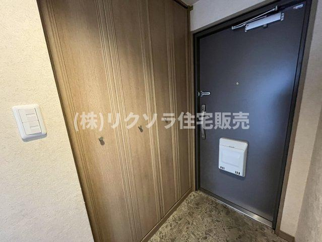 ロイヤルシャトー寝屋川オークビルの収納|玄関収納
■物件内覧・資金計画相談・住宅ローン相談、リフォーム相談、お問合せ受付中■
※当日・翌日のご内覧、ご相談はお電話でのお問合せがスムーズです！