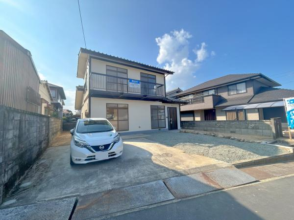 鴨方町鳩ケ丘1丁目　リフォーム済み　一戸建て【仲介手数料無料】の前面道路含む現地写真