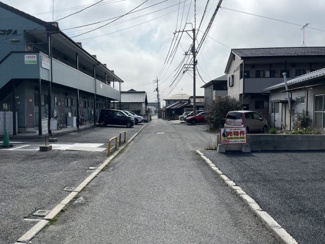 【前面道路含む現地写真】