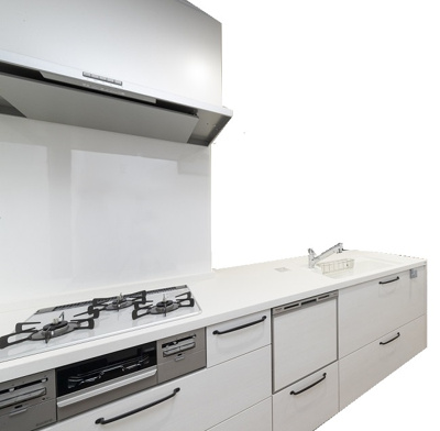 【その他】 | ライフフィールド光明台2丁目Ⅵ | 【キッチン】大きなお鍋やフライパンの取り出しもスムーズなスライド式収納付き！調理スペースがスッキリ片付きます。※カラーはお選びいただけます。（プラン例で採用される設備）