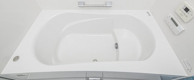 【その他】 | ライフフィールド光明台2丁目Ⅵ | 【システムバス】足を伸ばしてゆったりと湯船に浸かれる広々バスルーム。ご家族一緒に癒しのバスタイムを！※カラーはお選びいただけます。（プラン例で採用される設備）