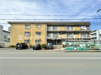 【外観】 | サンコーポ大岩 中古マンション | ペット可、引継ぎ可能な敷地外駐車場を確保した専用庭付きの南向き2LDK再生マンションが月々3万円台から登場！徒歩圏内にスーパーやコンビニがあり生活しやすい立地！