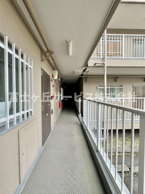 【その他共用部分】 | サンコーポ大岩 中古マンション | 物件内1F通路です