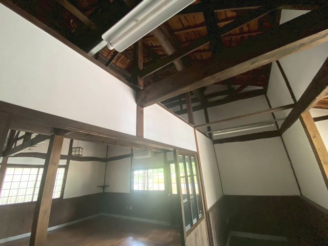 松並木貸店舗の内装
