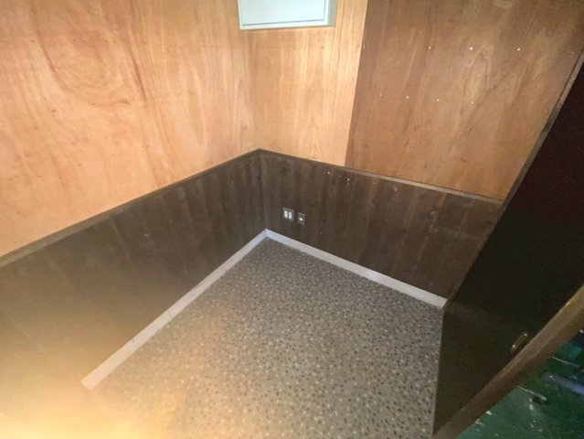松並木貸店舗の内装