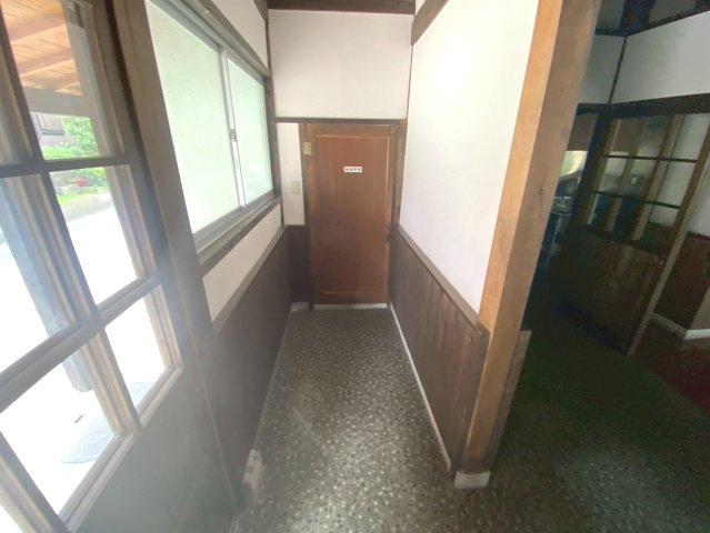 松並木貸店舗の内装