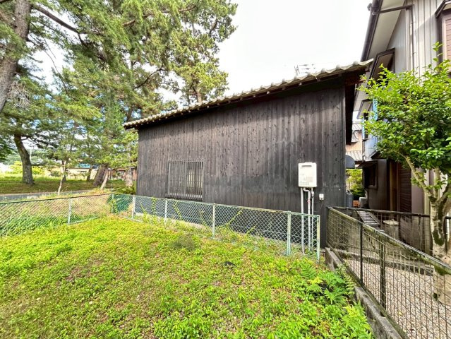 松並木貸店舗の外観