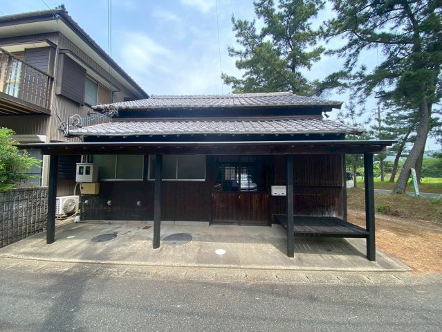 松並木貸店舗の外観