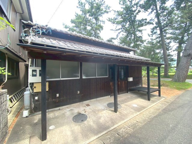 松並木貸店舗の外観