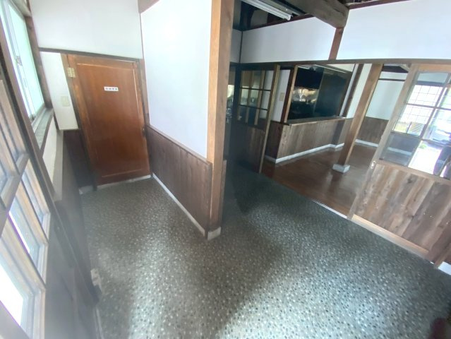 松並木貸店舗の内装