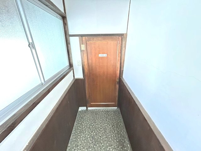 松並木貸店舗の内装
