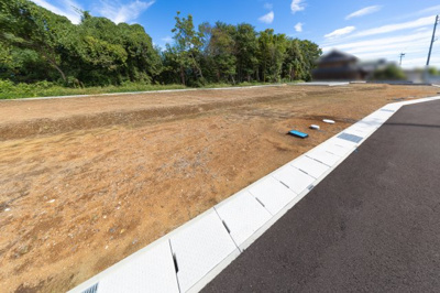 【前面道路含む現地写真】 | 亀山市北山町《全11区画》