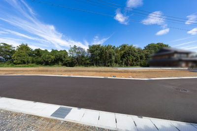 【前面道路含む現地写真】 | 亀山市北山町《全11区画》