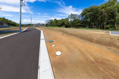 【前面道路含む現地写真】 | 亀山市北山町《全11区画》