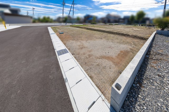 亀山市北山町《全11区画》の前面道路含む現地写真