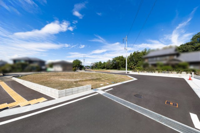 【前面道路含む現地写真】 | 亀山市北山町《全11区画》
