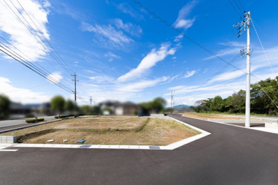 【前面道路含む現地写真】 | 亀山市北山町《全11区画》