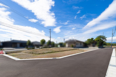 【前面道路含む現地写真】 | 亀山市北山町《全11区画》