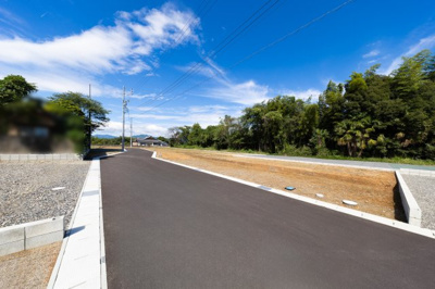 【前面道路含む現地写真】 | 亀山市北山町《全11区画》
