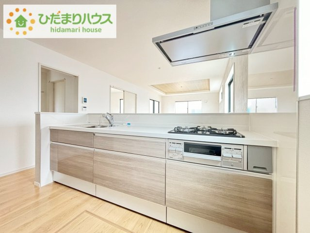 いわき市平中山1期　新築戸建　1号棟のキッチン|コンロは嬉しい3口コンロ！シンクはつなぎ目なしでお掃除も簡単です♪